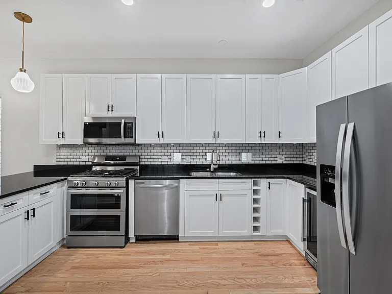 1747 N Wolcott Ave #1 — Photo 4