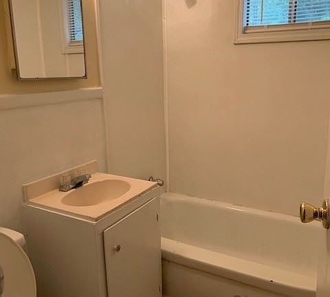 3rd image of 2424 Giddens Dr