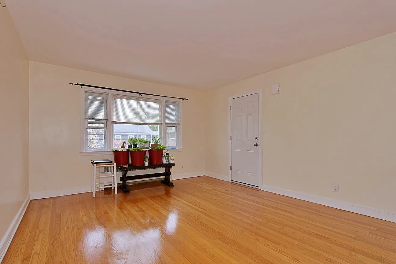 2 bed, 1200 sqft, $2,000 — Photo 3