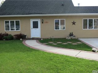 32 Harness Ln, Levittown, NY 11756