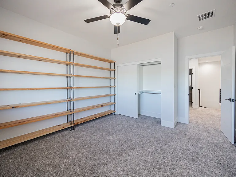 142 E Hearne Way — Photo 26