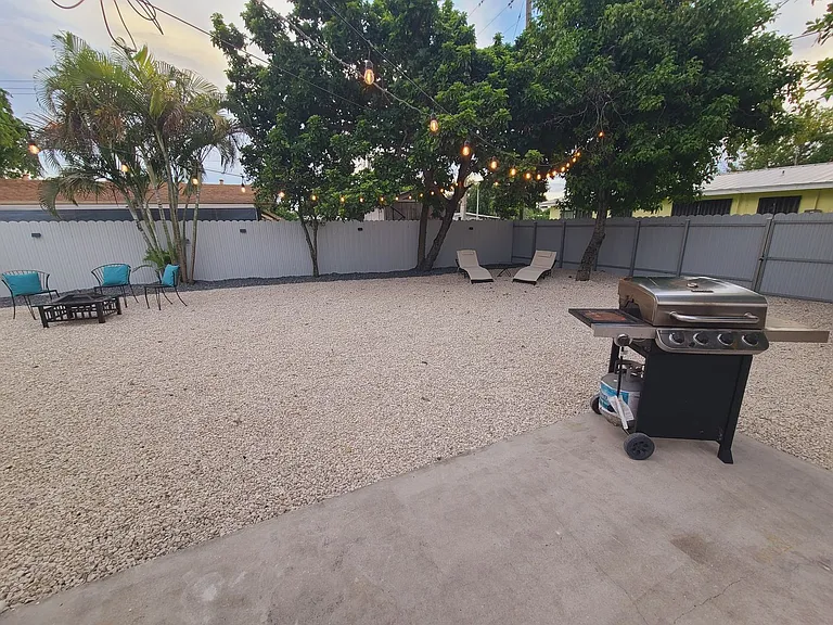 20520 NE 15th Ave — Photo 10