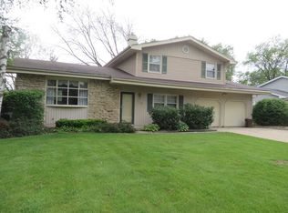 540 N Beck Rd, Lindenhurst, IL 60046