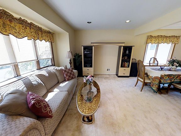 3rd image of 31 Bassett Ave