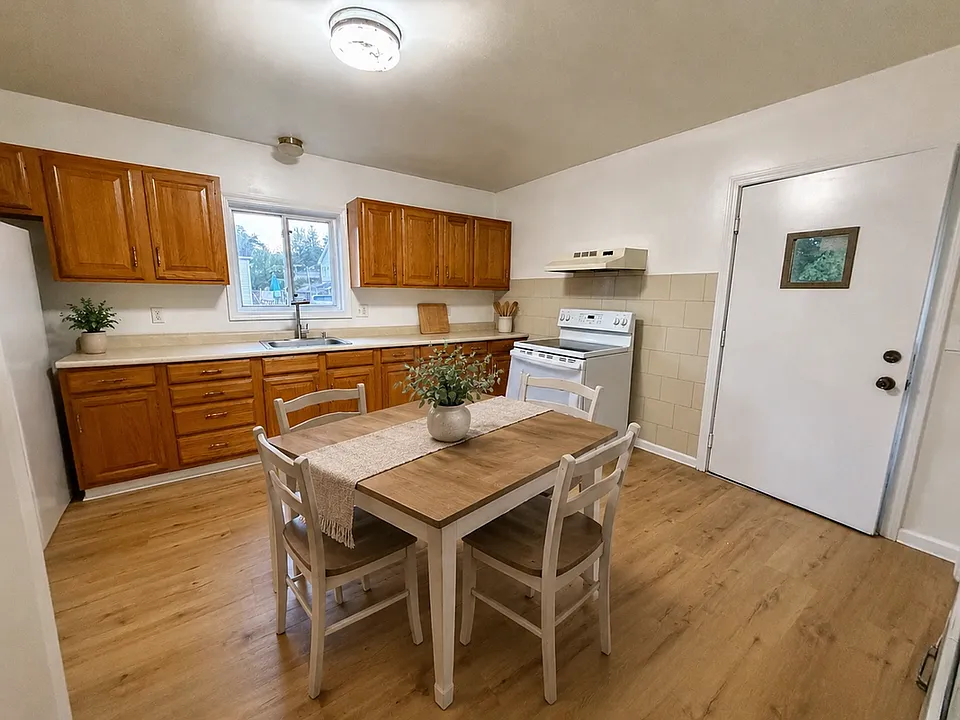 40 Lincoln Ave #2