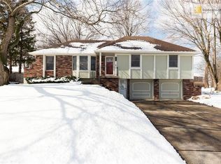 310 SE Richardson Pl, Lees Summit, MO 64063