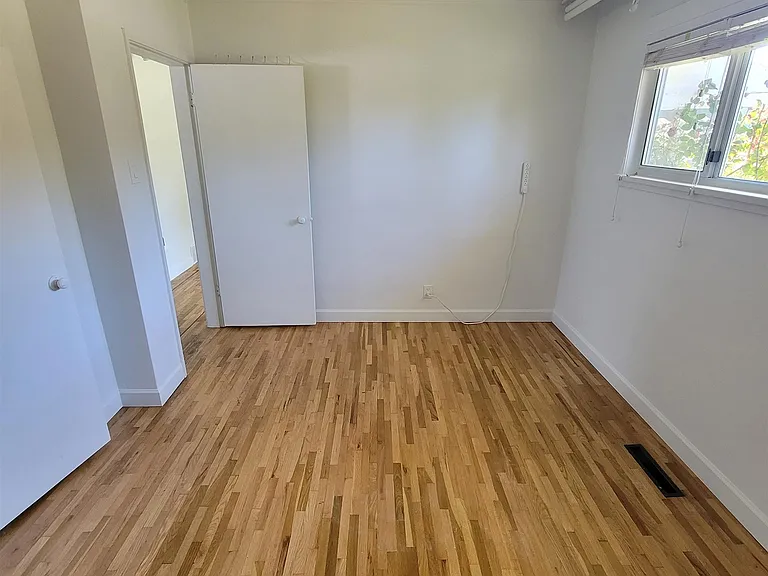 15439 Oxenham Ave — Photo 7