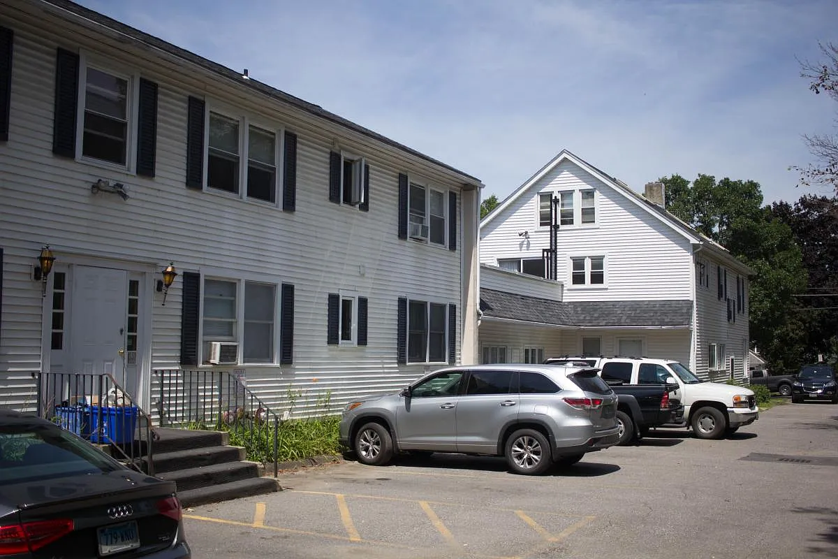 4 bed, $4,800 — Photo 3