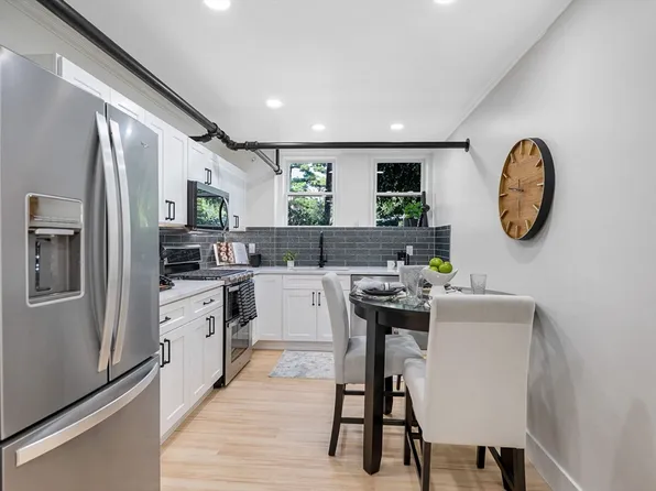 52 Garden St APT B2, Cambridge, MA 02138