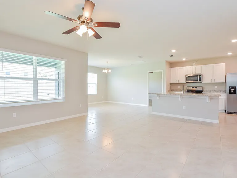 3905 Crimson Clover Dr — Photo 7