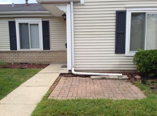 1387 Quaker Ln, Prospect Heights, IL 60070