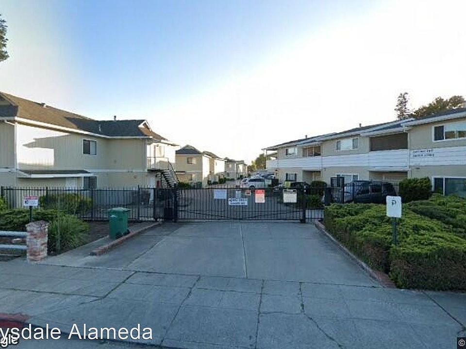 1st image of 21663 Garden Ave #1
