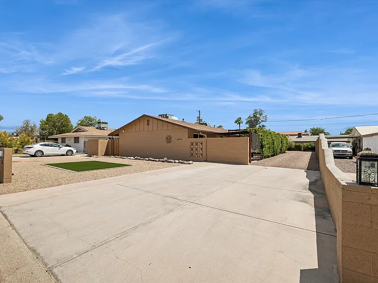 4819 E Cambridge Ave — Photo 22