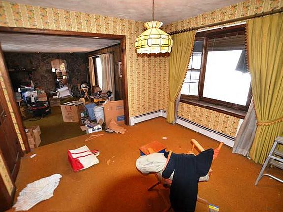 2nd image of 124 Wood Cove Dr