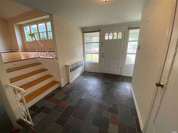 4th image of 1249 Village Ave