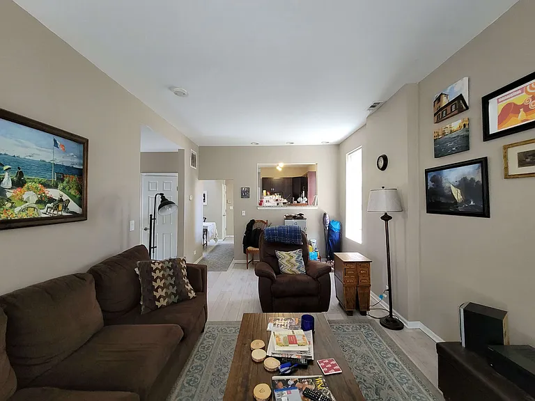 2246 W Belden Ave — Photo 32