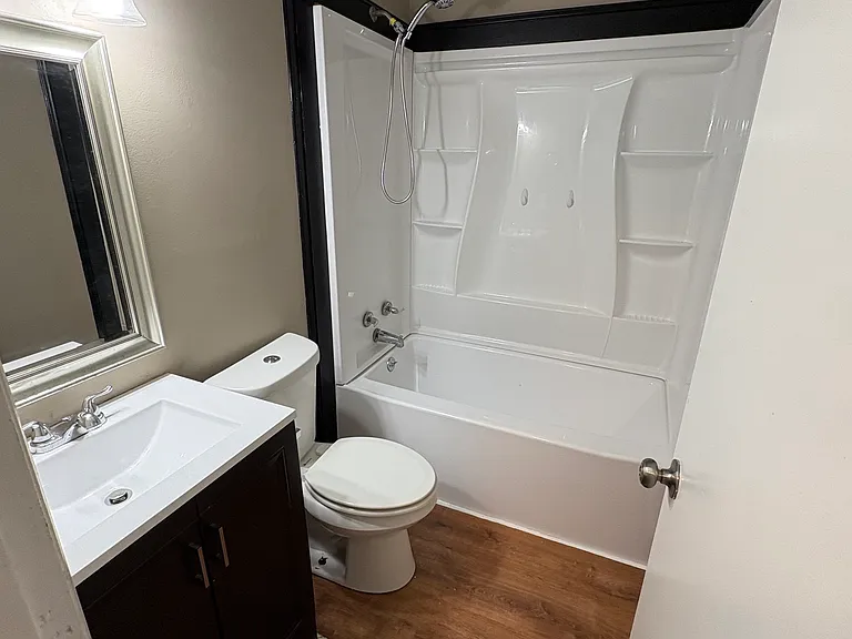 240 Park Rd SW #A — Photo 2