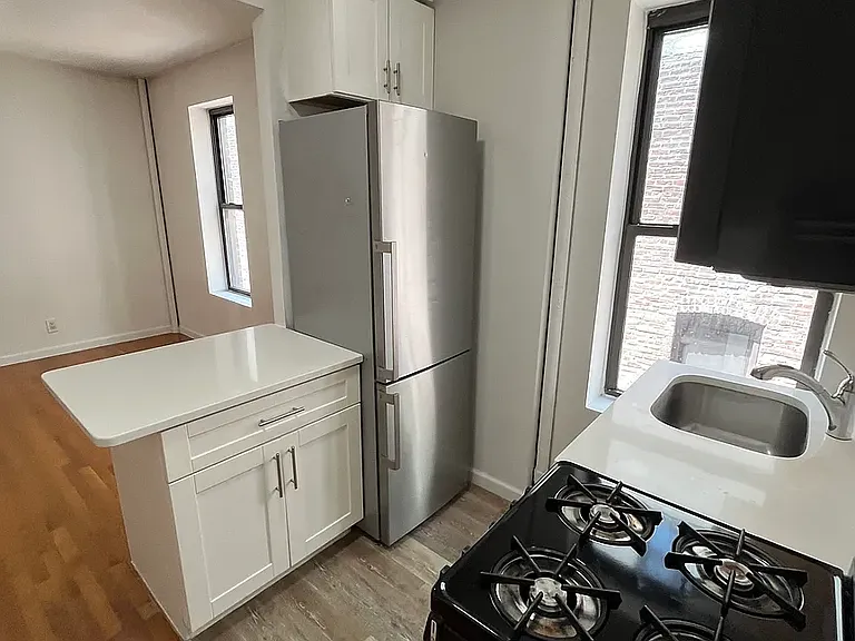 542 E 82nd St #19 — Photo 2