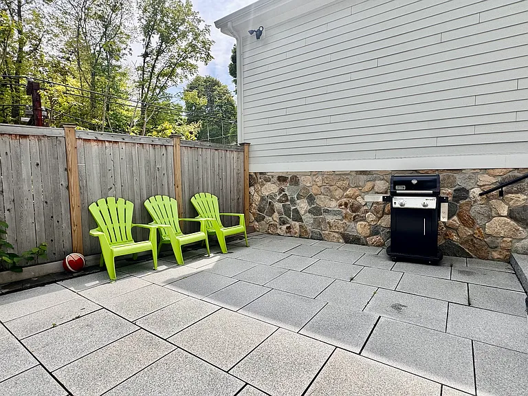 101 Sumner Rd — Photo 28
