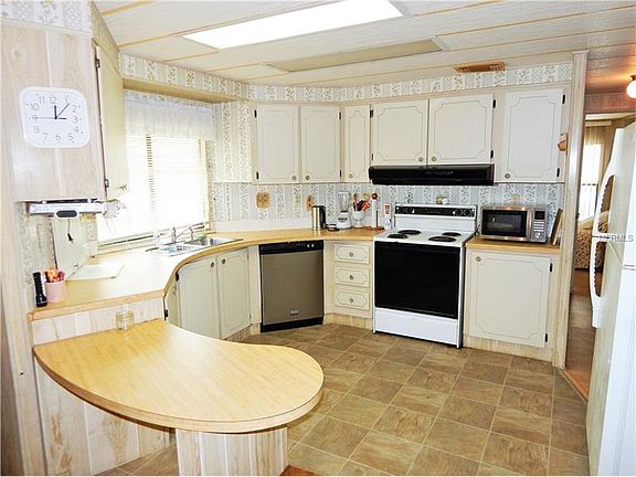 5th image of 251 Pelican Dr N