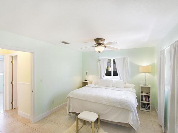 5th image of 183 N Coconut Palm Blvd