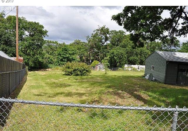 2nd image of 341 NE Darlene St