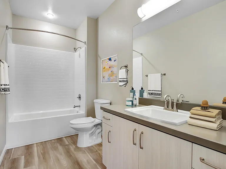 JB Center Apartments — Photo 14