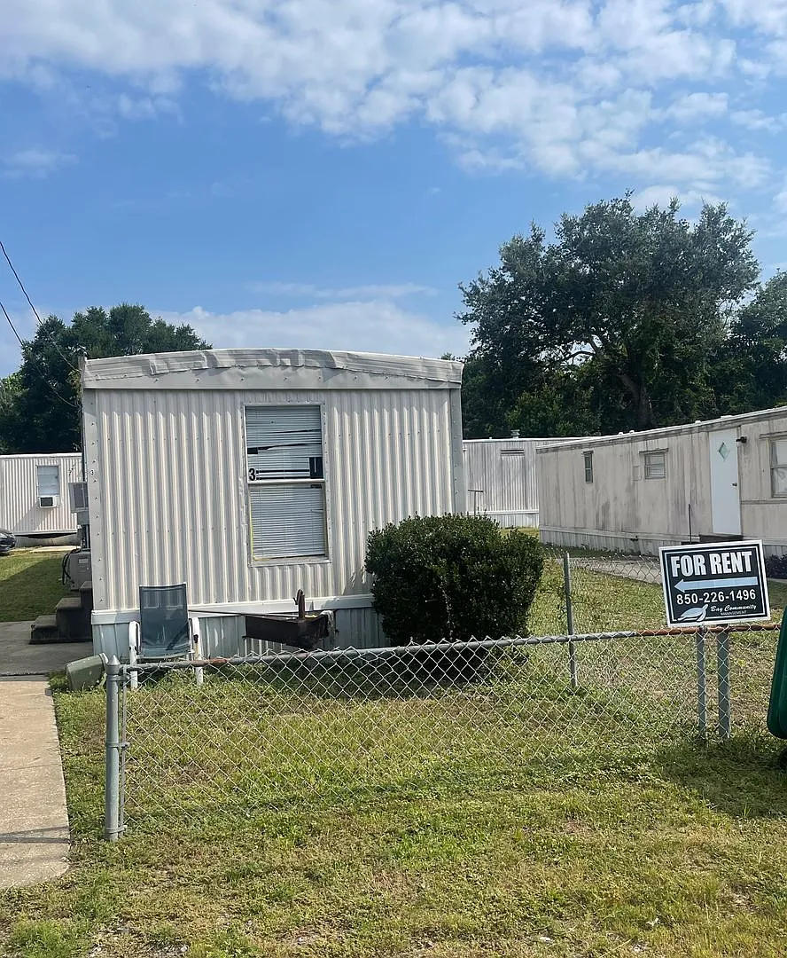 Great Location! 2-Bedroom/ 1-Bath - Mary Esther - Close To Hurlburt Field - 208 Spruce Street - L... — Photo 1