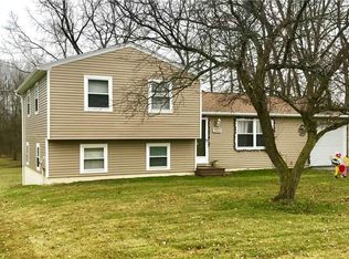 6143 Hanover Rd, Farmington, NY 14425