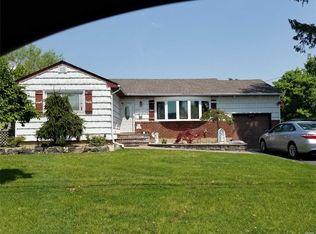 155 W 16th St, Deer Park, NY 11729