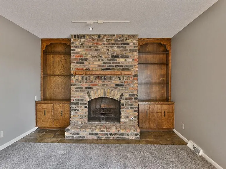 15565 Shirley Cir — Photo 8