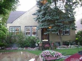 8646 261st St, Floral Park, NY 11001