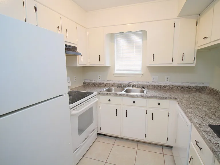 316 Teakwood Cir — Photo 7