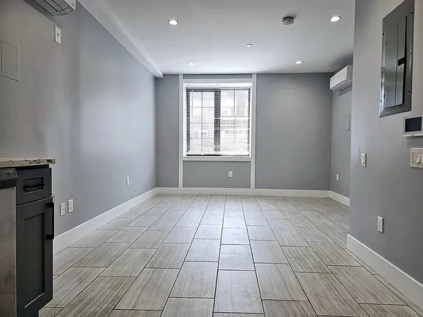 565 Midwood Street 1 image 3 of 7