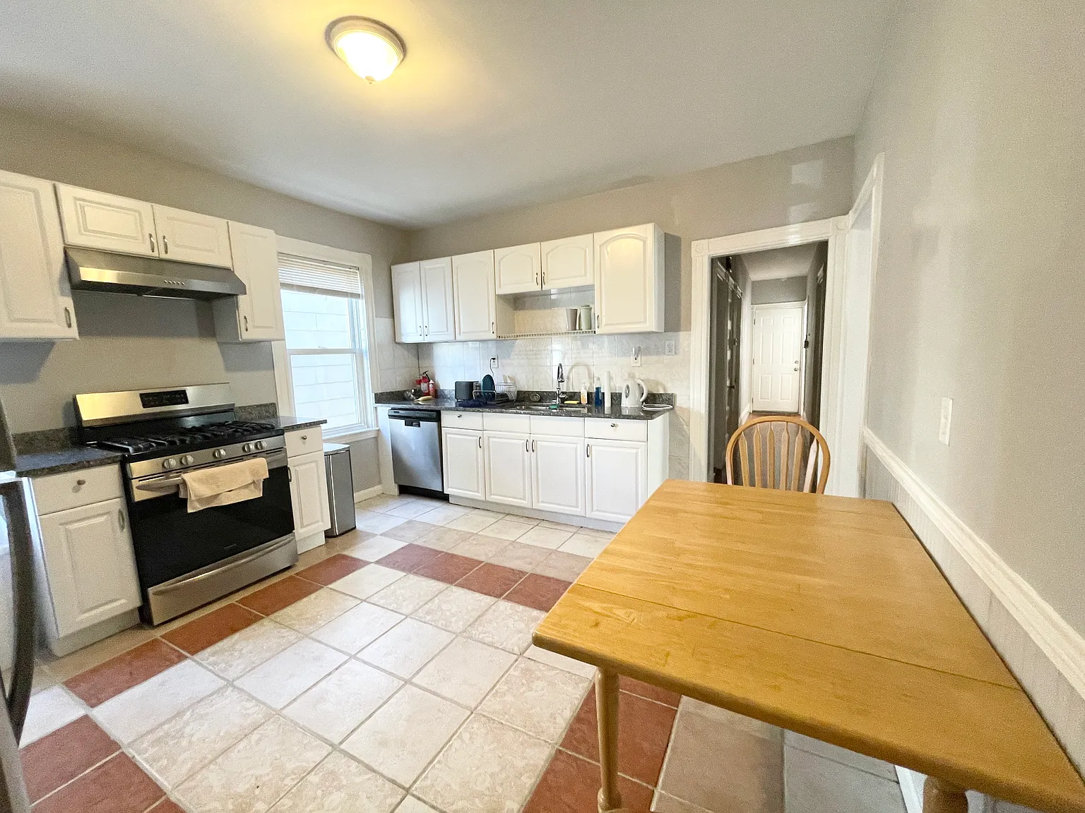 4 bed, 1500 sqft, $3,800 — Photo 2