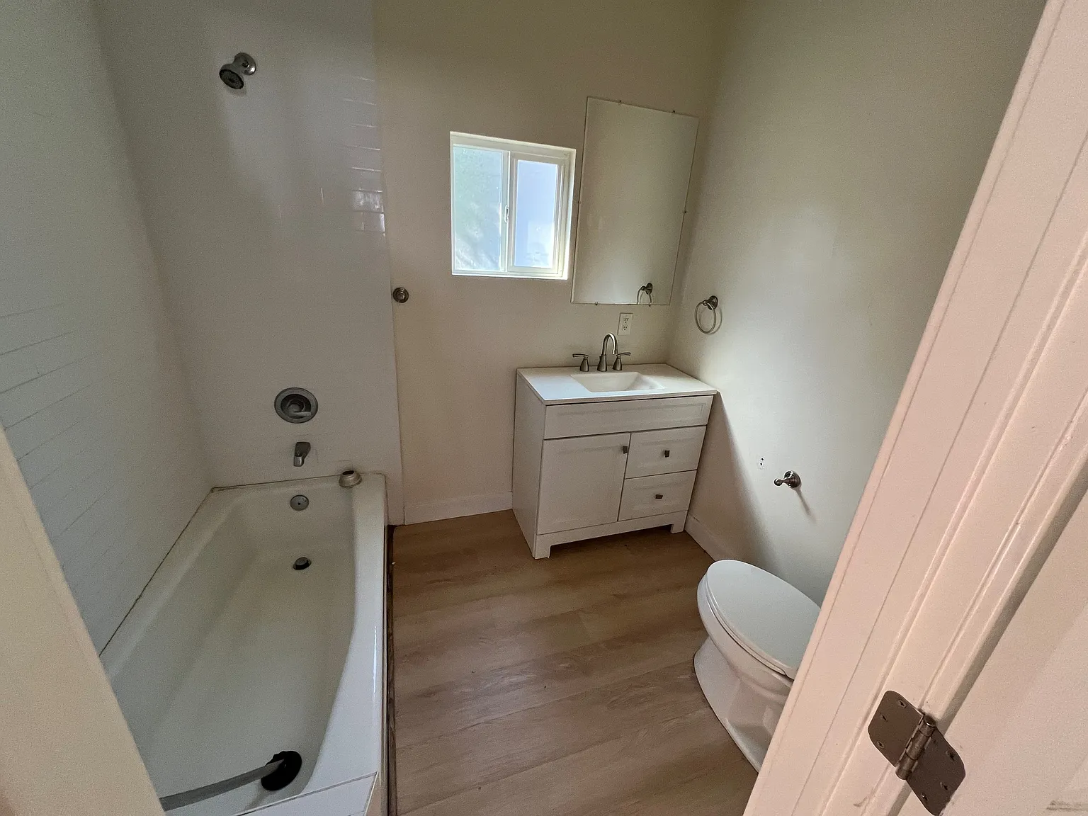 3 bed, 1300 sqft, $3,400 — Photo 3