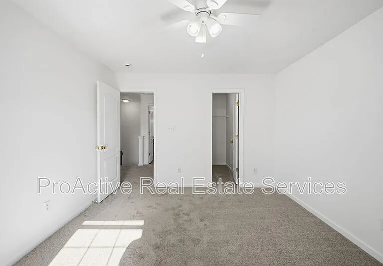 2021 Livingston St — Photo 39