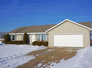 8330 S Golden Fields Dr, Oak Creek, WI 53154