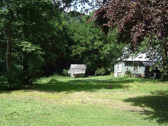 4th image of 121 Parker Dr NE