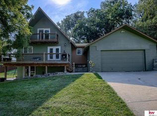 1053 Beaver Lake Blvd, Plattsmouth, NE 68048