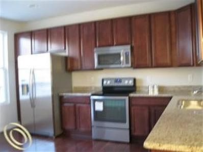 5th image of 44650 Ellery Ln #1