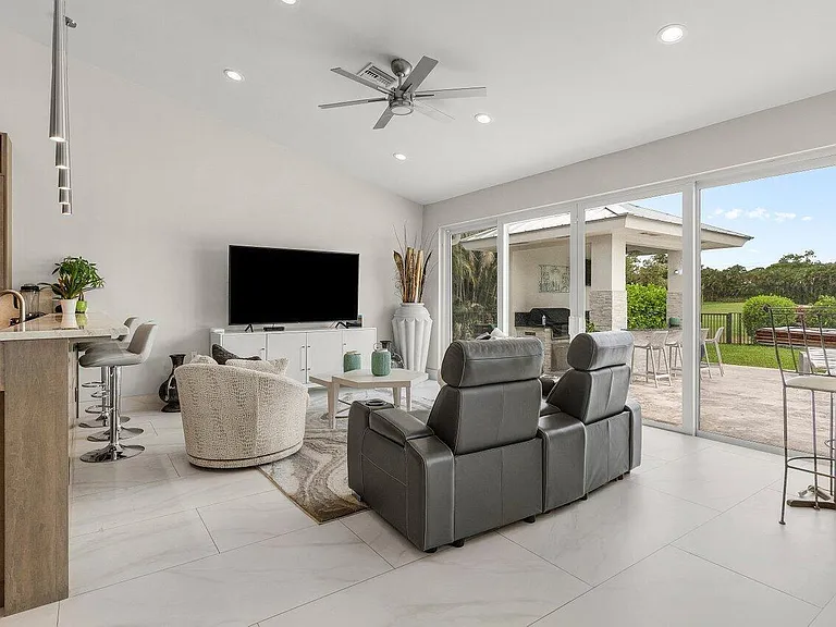 11164 Boca Woods Ln — Photo 11