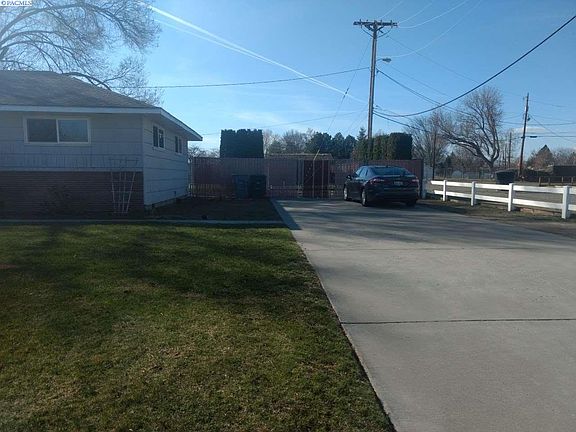 3rd image of 1323 Wright Ave