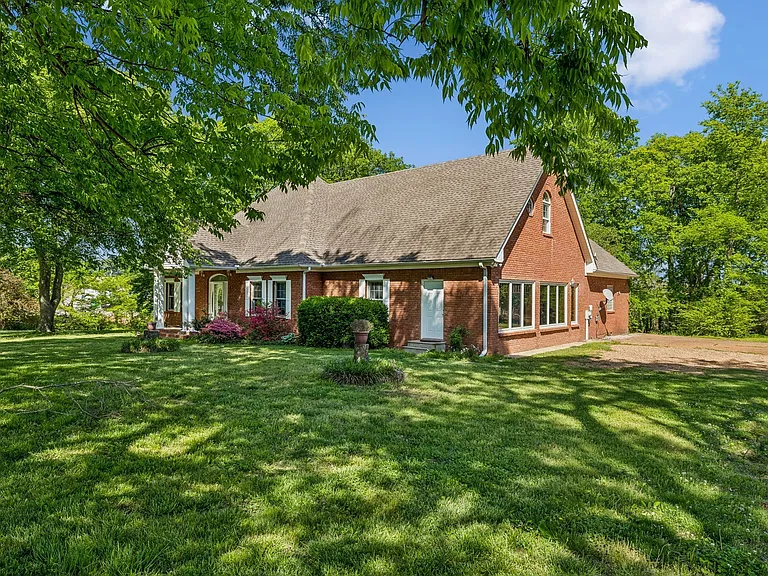 1019 Hilton Ln — Photo 4