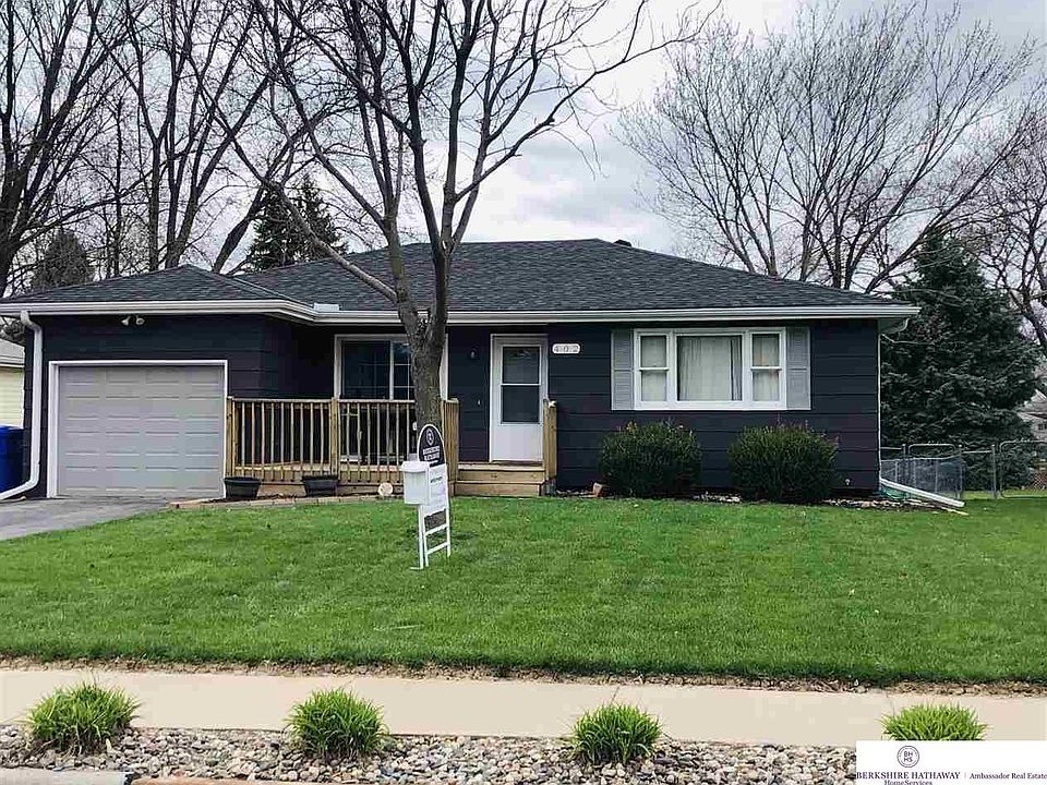 1st image of 402 N Park Dr