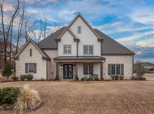 400 Greenbrier Lakes Blvd, Piperton, TN 38017
