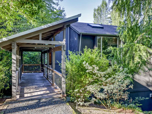 9375 Eric Pl NE, Bainbridge Island, WA 98110