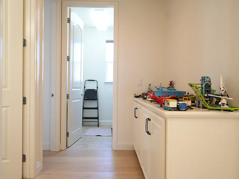 2052 Haggerty Dr — Photo 13