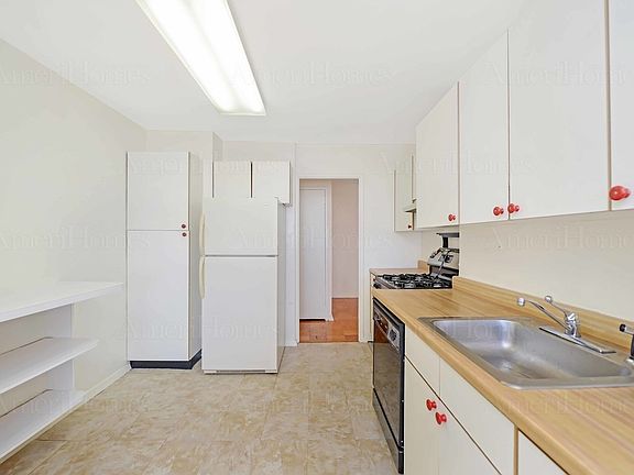 4th image of 3131 Brighton 13th St #19A