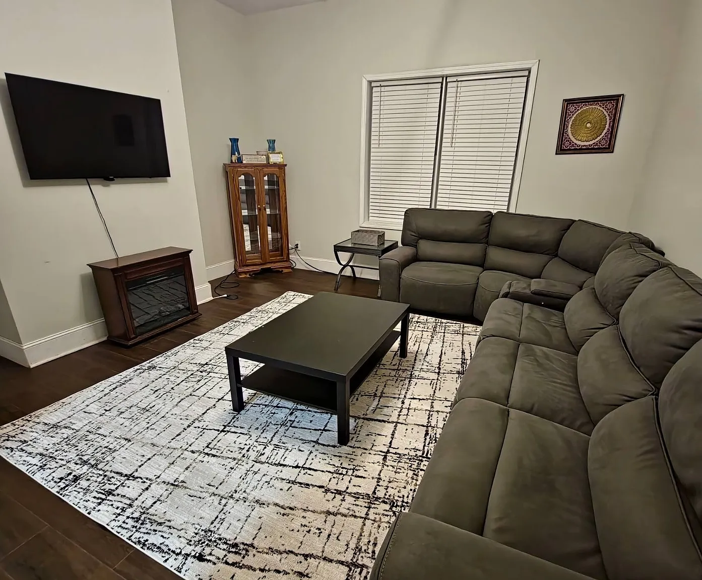 2 bed, 990 sqft, $1,400 — Photo 1